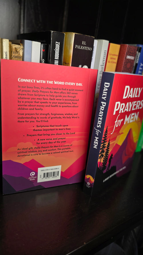 Daily Prayers for Men - ejemplar físico, contraportada e ISBN con portada lateral