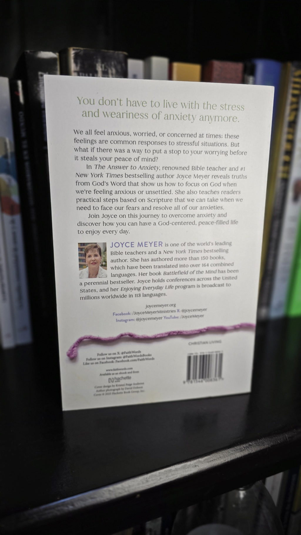 Contraportada de The Answer to Anxiety con descripción de la autora Joyce Meyer